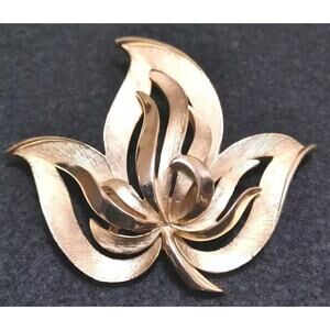 Vintage Brooch Crown Trifari Metal Flower Leaves Bow Goldtone Signed Statement